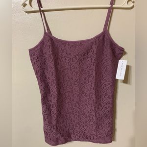 🦋NWT Ann Taylor (Factory) Women’s Lace Floral Curved Camisole.Size M.